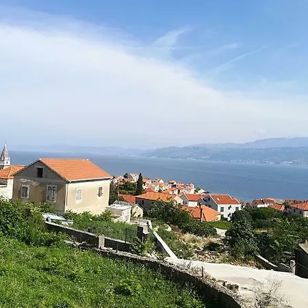 Pavisica Vrtli 9 * Postira