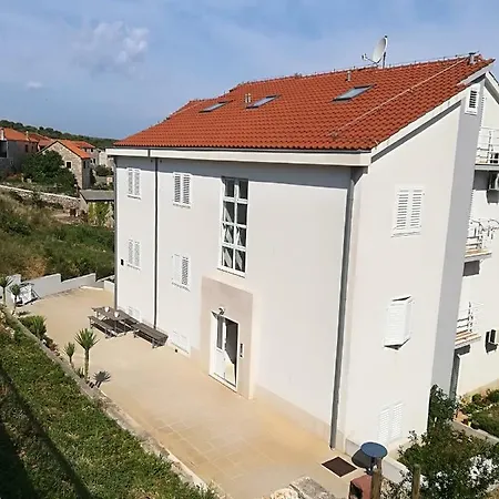 Pavisica Vrtli 9 * Postira